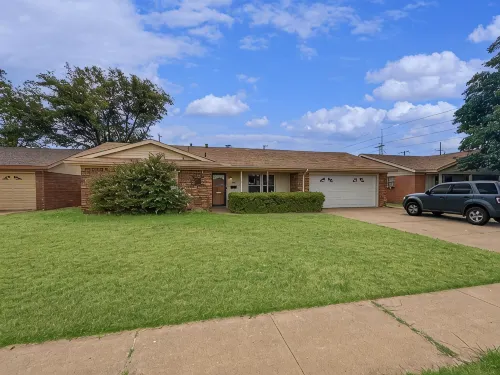 Charming 3-bedroom Texas Tech house with AC and fitness room in Lubbock - Bungalows