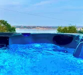 Unwind in Tranquility: Stunning Lake Views on Tuttle Creek Lake, Manhattan