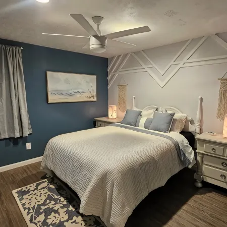 Cozy Coastal 2-bedroom condo with AC, WiFi in welcoming Saco Отели в г. Сако