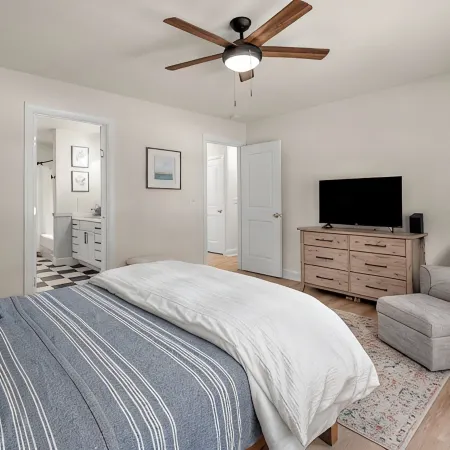 Beautiful Pines Home - Great for Large Families & Close to All Area Attractions!