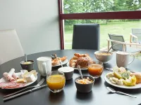 Brit Hotel Confort Bressuire - parking