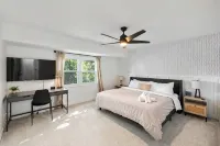 Stylish Split Foyer - The Sullivan 4 Bedrooms, 2 Bathrooms - Bungalows