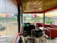 Ama Luxury Suites - Swimmingpools