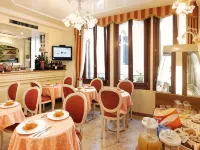 Hotel San Luca Venezia Отели рядом с достопримечательностью «Музей Коррер»