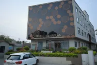 Hotel Harivilas - parking