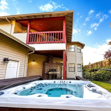 Spacious 5,000+ sq ft house, Close to PDX Airport