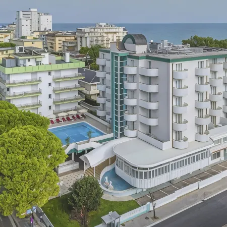 Salus Smart & Chic Hotel