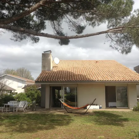 Taussat: Two Steps from the Beach, Renovated Villa "Poupille" Sleeps 9