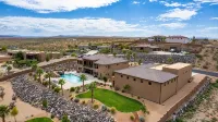 Large 9 Bedroom Home w/Private Pool, Indoor Sports Court & Arcade Room