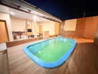 Residence with swimming pool and barbecue, very large and cozy house Hotels in 