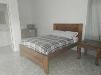 2 minutes from Downtown 5 minutes from the airport. 2 minutes from ferry Hotels in 