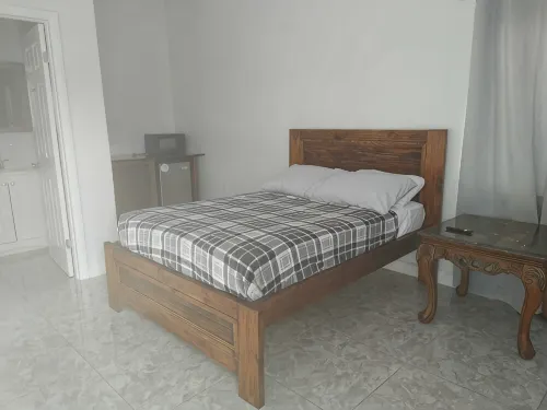 2 minutes from Downtown 5 minutes from the airport. 2 minutes from ferry - 2 Sao