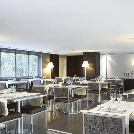 AC Hotel Cordoba Отели рядом с достопримечательностью «Башня Мальмуэрта»