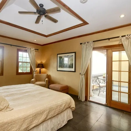 Large Penthouse Villa -  rare 3 bedroom with private decks, private dipping pool