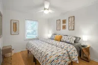 Tranquil Cary Hideaway- Mins to Downtown/Wake Med/NC State ...Newly Furnished! - Homestays