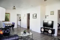 Cozy family friendly home within walking distance of Main Street! - Wifi
