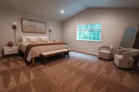 North Cascades Escape- spacious 5 bedroom, Hot Tub,  family-friendly, WiFi, AC - 4-Star