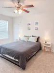 Luxury Townhome - Pool Access - Fast WiFi - Near Beaches & Shopping - Homestays