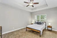 Lovely Town-home in Pensacola - - Wifi