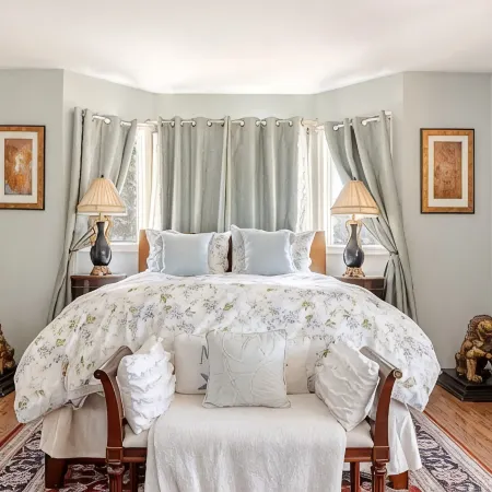 Cambria Victorian Castle: Walk to Beach, Village Shops, Wineries and Galleries!