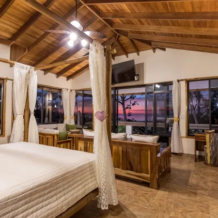 Casa Sea Breeze- Luxury OceanView Estate+50' Infinity Pool on 100 Acres