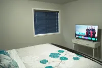 Serene Location\ Garage\ Close to\Suite Shots Golf\Hospital\Interstate