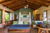 Casa Sea Breeze- Luxury OceanView Estate+50' Infinity Pool on 100 Acres