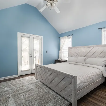 Relax in a Spacious 3 Bedroom + Office- Mud Island/Downtown