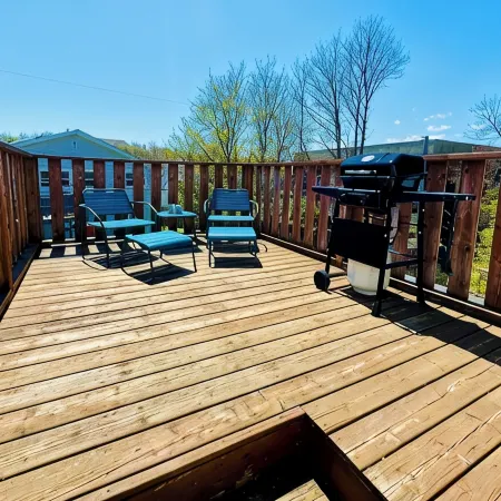 Cozy, Relaxing, Center City Retreat with Private Rooftop Deck!