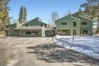 ONE BLOCK to restaurants, bars & free bus to Breck & Copper. Hot tub/pool table! - 4つ星