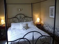 Luxury 1835 Cottage. Right in Historic Centre Near Shaw Theatre. Private Parking