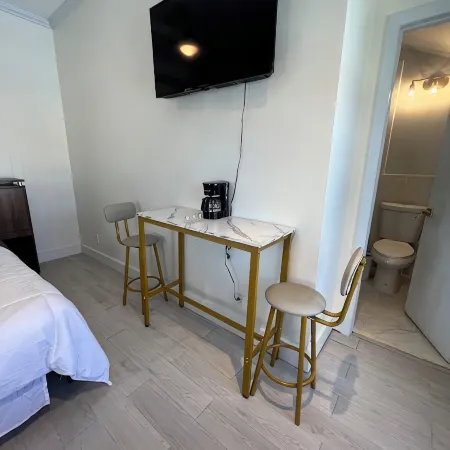 LUX 5 - Cozy 1-bed 1bath w/ WiFi, AC in a beautiful neighborhood in Nassau city