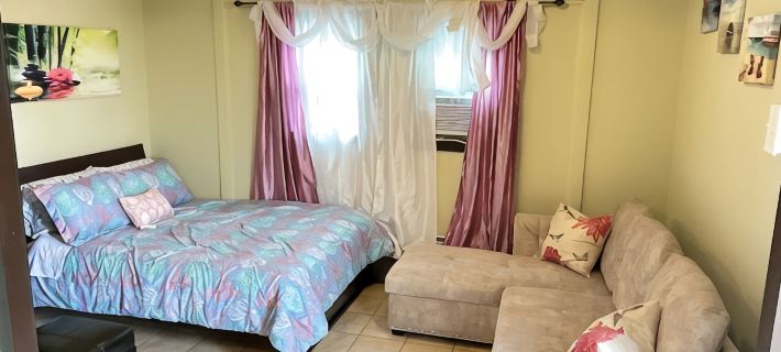 Convenient and clean studio near the beach and Newport. Hotéis em Middletown
