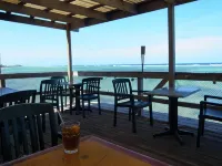 Cayman Breeze, Oceanfront Condo 2Br/2BA, with Pool, Near Rum Point Hotel a North Side