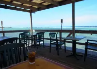 Cayman Breeze, Oceanfront Condo 2Br/2BA, with Pool, Near Rum Point