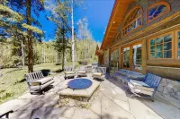Secluded log cabin along serene Hurd Creek ♥ - Chalets
