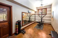 Sophisticated Oceanfront Villa, Beach Access - Gym