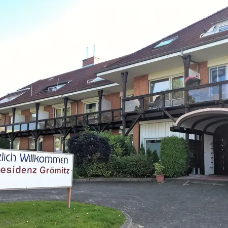Spacious beach apartment in a quiet location with pool and sauna