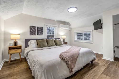 New! Renovated 1BR w/ King: Modern Comfort - 3-Star