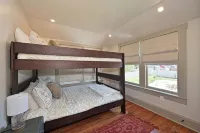 100 yr Old Stone House with a Heated Pool 9 mi to Beaches & 2 mi to Downtown - 프라이빗 풀