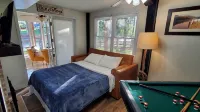 Cozy Lakehouse on Quiet Cove - Homestays