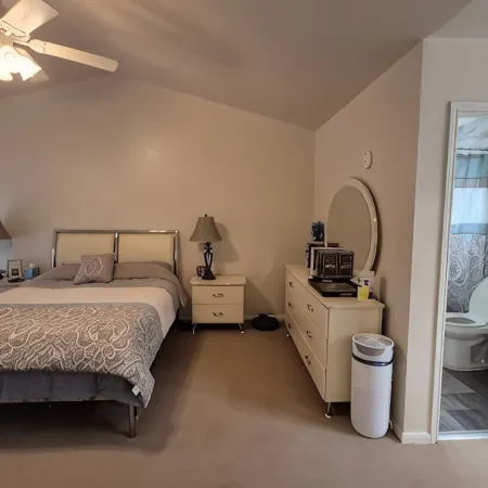 Private Austin Oasis, sleeps 10+, 4 Rooms, Game, Campfire, Playscape, Pool, Tent