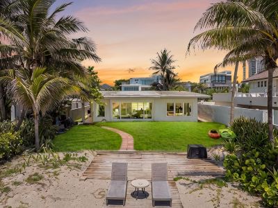 Oceanfront Villa With Privet Beach Access !