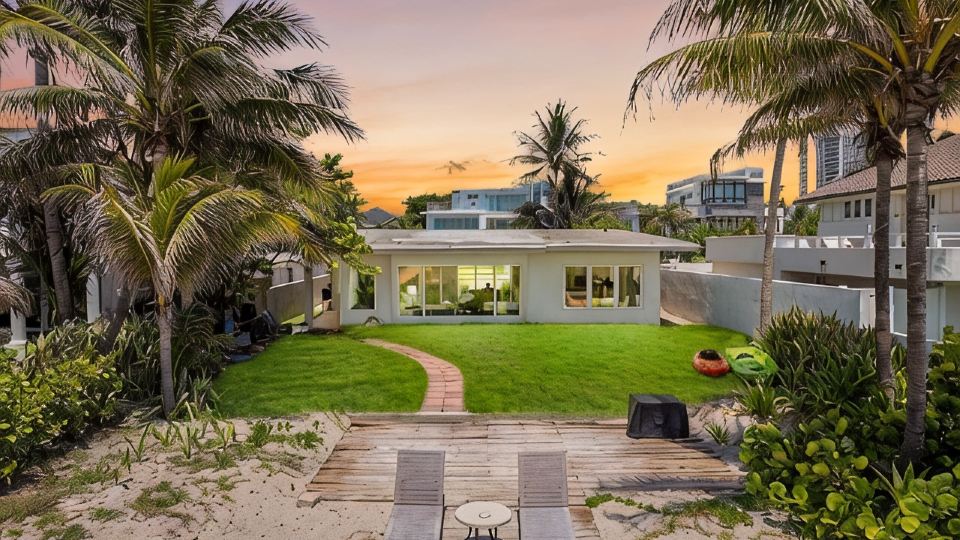 Oceanfront Villa With Privet Beach Access !