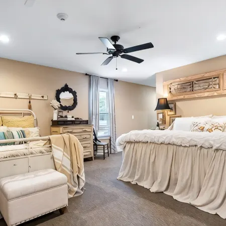 Ranch House Farm Stay w/Fishing/RecCourt/Pools/Kayaks/FarmAnimals
