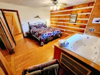 McKenzie Cabin: A Cozy Romantic Retreat with Mountain Views and Hot Tub - Romantic