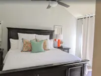 🌟LOCATION! Very Nice 2 BD 2BA Directly Across From Resort-Pool Grill Sleeps 6🏊 - 2-Star