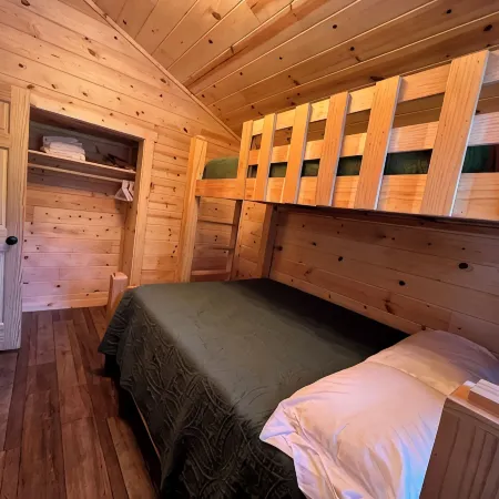 Miners Cabin - Pictured Rocks Lodging