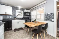 ⁂Centrally Located⁂Close to Downtown⁂Stocked Kitchen⁂ - Boutique