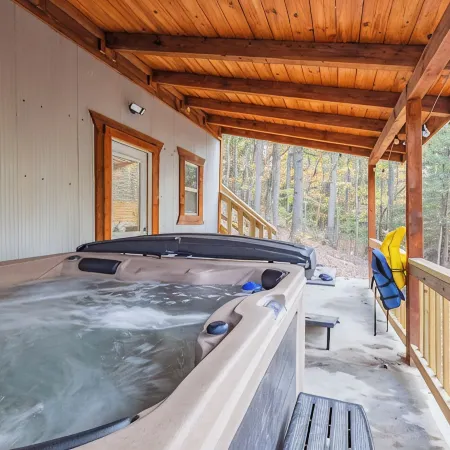 Hot Tub -Pet Friendly -Arcade & Corn Hole-Dock Access w/ a Canoe & Paddle Board